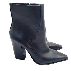 - J Lo Dorindah Black Boots like-new